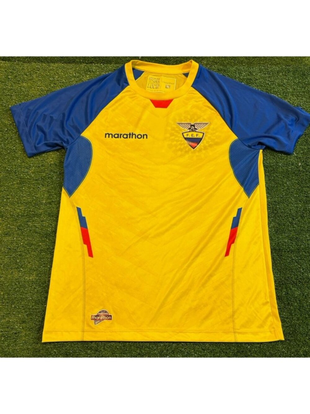 Ecuadaor soccer jersey mens medium yellow blue marathon futbol official